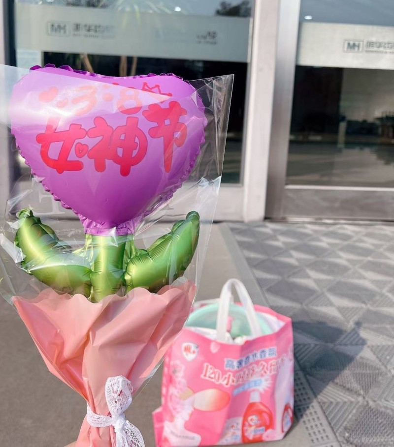 温嶺明華ギアが「彼女の力」に敬意を表: 働く女性が輝きを放ち、女性の魅力で輝く